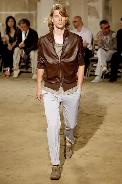 Look 14